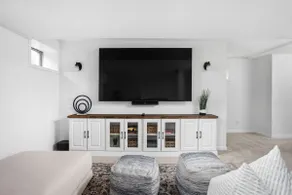 Stylish Comfort and Hot Tub at Clay Terrace - Image 3