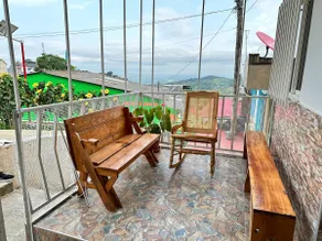 Family home with a green viewpoint - Image 2