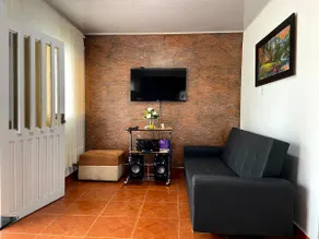 Family home with a green viewpoint - Image 3