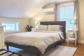 Renovated Townhouse in Heart of Downtown Mystic - Image 5