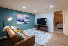 SLC Bungalow: Cozy, renovated home w/ in-unit laundry - Image 3