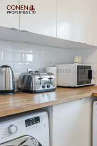 Captivating 3-bed Apartment in Grays - Image 3