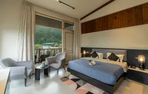 The Vivaak | Luxe 6BR, Heated Pool, Jacuzzi & More - Image 4