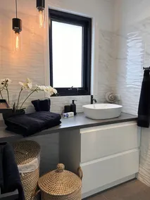 Cosy Chelsea Seaside Escape - Image 2