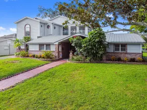 Stunning *Newly Remodeled Riverfront Oasis - Kayak - Image 4