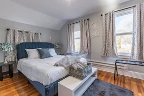 Modern ~ 3 Bedroom ~ Sleeps 8 ~11 mins to Hartford - Image 5