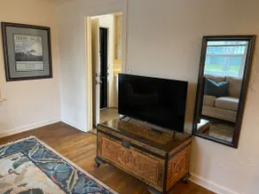 Cozy Cottage in the City - Image 4