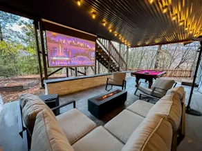 Mountain Cabin w/ Gorgeous Forest Lounge & Hot Tub - Image 2