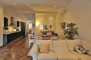 Loris' House - Image 4