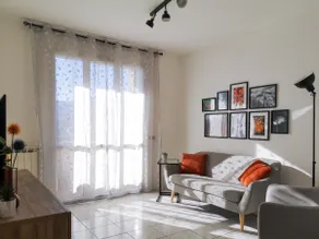 Modern, Bright, Lake View - Image 4