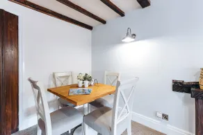 Rose Cottage at High Grosvenor - Image 3
