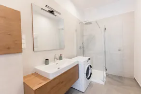 Deluxe apartment with balcony - Image 3