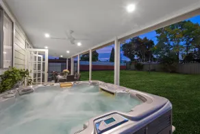 Federation Home, Modern, 4 Bed, 2 Bath, HotTub - Image 2