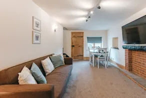 Heath Cottage at High Grosvenor - Image 3