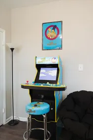 Fun 2BR with Retro Arcade 10 Min Downtown Sleeps 6 - Image 3
