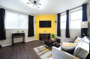 Fun 2BR with Retro Arcade 10 Min Downtown Sleeps 6 - Image 2