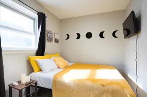 Fun 2BR with Retro Arcade 10 Min Downtown Sleeps 6 - Image 5
