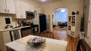 #1 neighborhood in Chicago w/ private balcony - Image 2