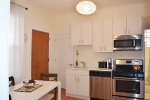 #1 neighborhood in Chicago w/ private balcony - Image 4