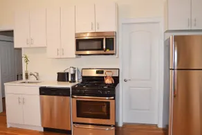 #1 neighborhood in Chicago w/ private balcony - Image 3