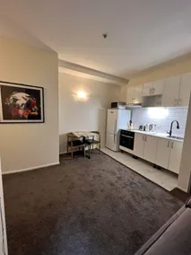Cozy Studio Apartment On Queen Street - Image 3