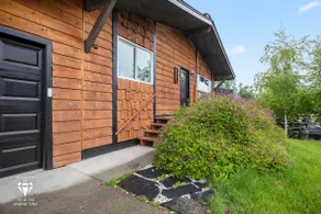 Central Home w/hot tub - Image 2