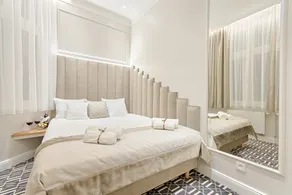 Apartment with a bedroom - Image 2