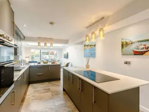 Luxury Cornish Cottage with Hot Tub & Wood Burner - Image 4