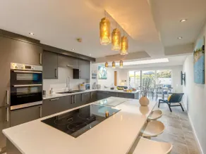 Luxury Cornish Cottage with Hot Tub & Wood Burner - Image 2