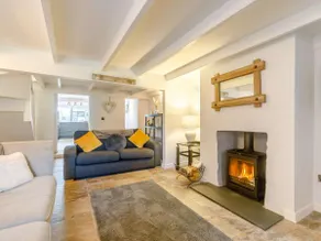 Luxury Cornish Cottage with Hot Tub & Wood Burner - Image 3