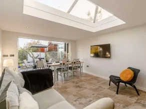 Luxury Cornish Cottage with Hot Tub & Wood Burner - Image 5