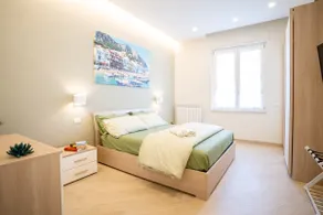 Modern downtown apartment - Image 5