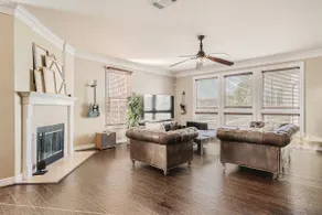 Warm Suburban 3BR Townhome near DT - Image 3