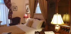 VANSVEL Boutique Apartment 7 - Image 2
