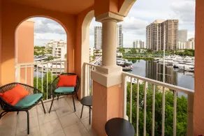 Elegant Comfort with the perfect Sunset Yacht View - Image 2
