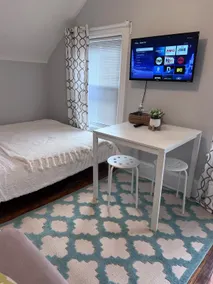 Luna’s lovely cozy guest suite in Richmond Hill - Image 2