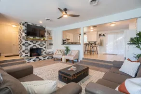 💥Spring Special💥Hot Tub ~2200 sq ft on 2 acres ~ 🃏Game Room ~ Close to Lake📍 - Image 3