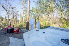 💥Spring Special💥Hot Tub ~2200 sq ft on 2 acres ~ 🃏Game Room ~ Close to Lake📍 - Image 2