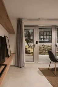 Hapartments 1, modern centrally-located apartment in po. - Image 2