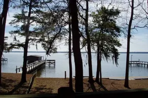 Lakefront Stay on Santee - Image 4