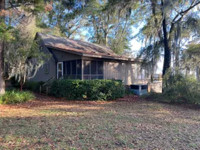 Lakefront Stay on Santee - Image 3
