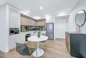 Chic & Private 1 Bedroom APT with Hypnotic City Views - Image 4
