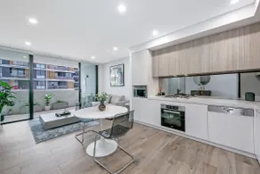 Chic & Private 1 Bedroom APT with Hypnotic City Views - Image 2