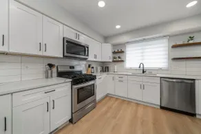 Beautifully home with 5 bedrooms - Image 3