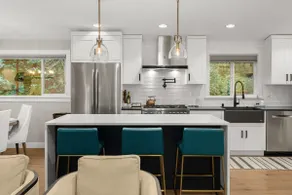 Modern Bellevue Retreat - Image 4