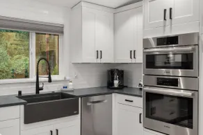 Modern Bellevue Retreat - Image 5