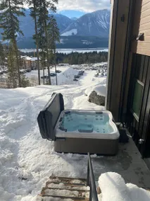 The Last Lift's Ski Hill Suite - Image 4