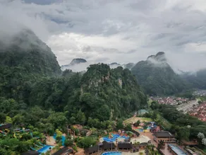 Cozy Suite with 270 Degree Mountain and Theme Park Views - Image 3
