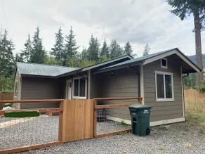 Updated Mountain Cabin with Hot Tub - Image 2