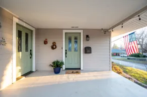 Pet friendly cottage- near downtown! - Image 3